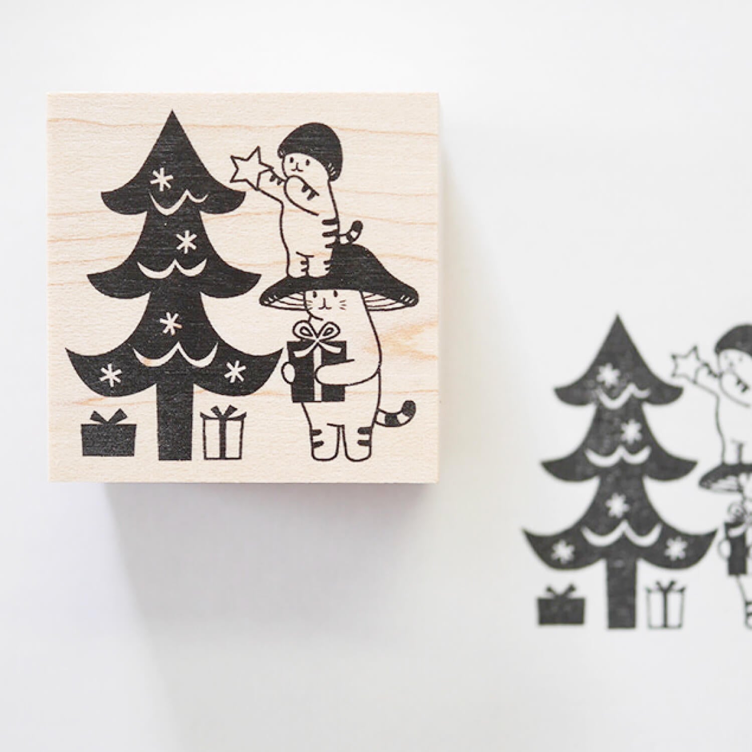 4 legs Rubber Stamp - Mushroom Cat Christmas Tree