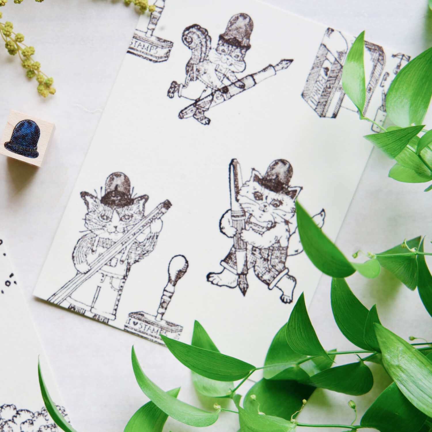 Akamegane Fountain Pen and Dali Stamp