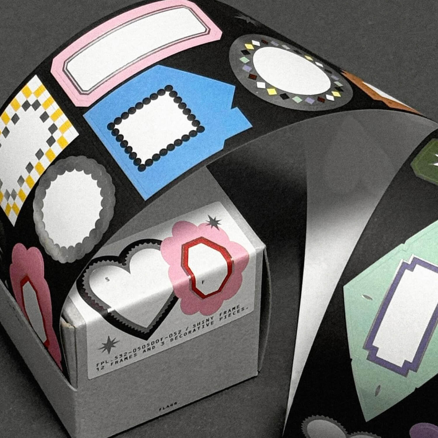 Flagg Roll Label – Shiny Frame Ver.