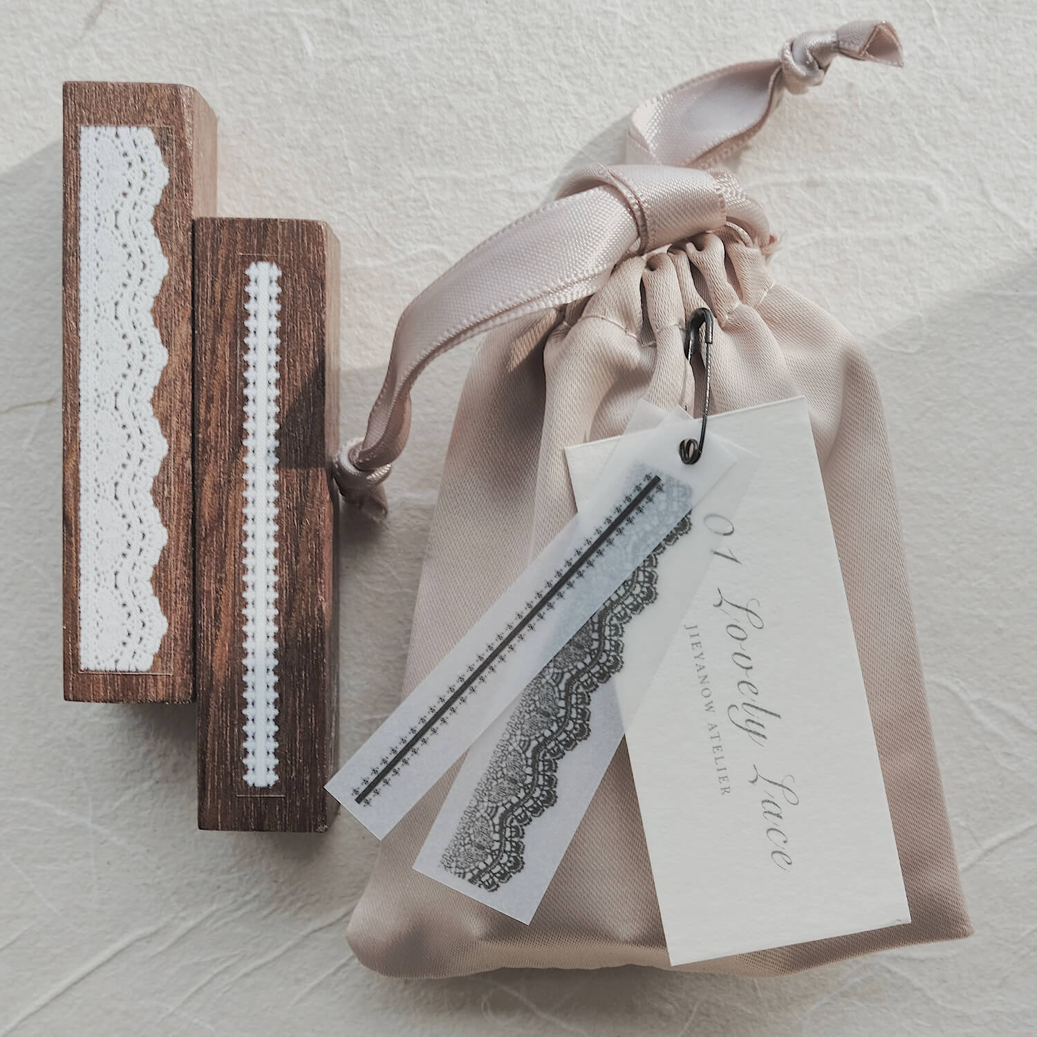 Jieyanow Atelier Lovely Lace Rubber Stamp Set (2 Pieces)