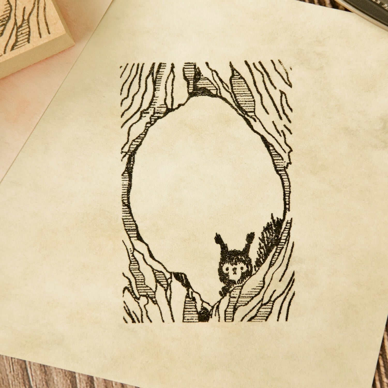 Osoblanco Frame Rubber Stamp - Tree & Squirrel