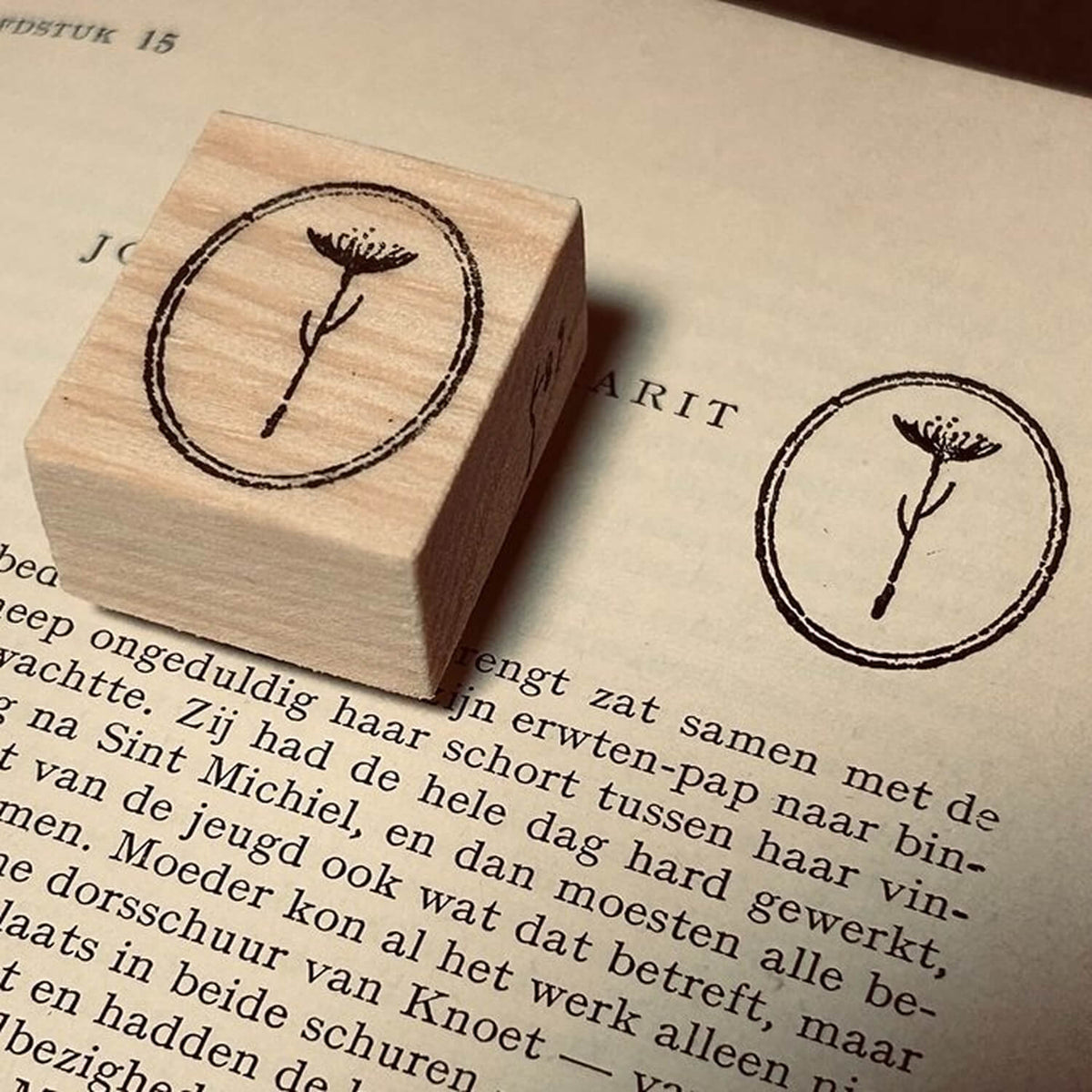 589stamp Rubber Stamp - Single Flower (Oval Frame)