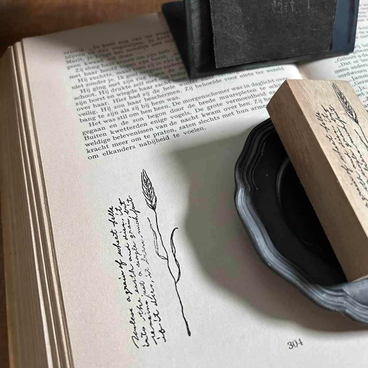 589stamp Rubber Stamp - Vertical Wheat and Cursive English Text