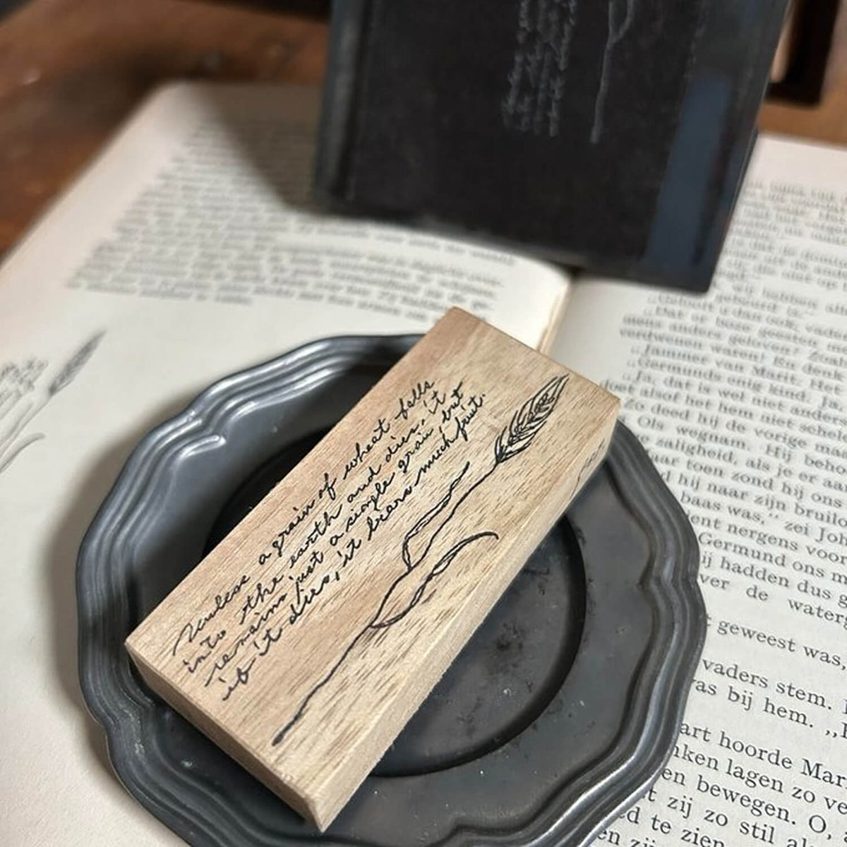 589stamp Rubber Stamp - Vertical Wheat and Cursive English Text