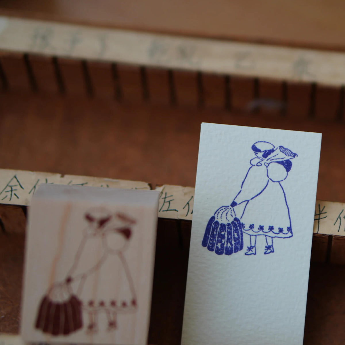 Ivy Snow Stamp – Squeezing Cream