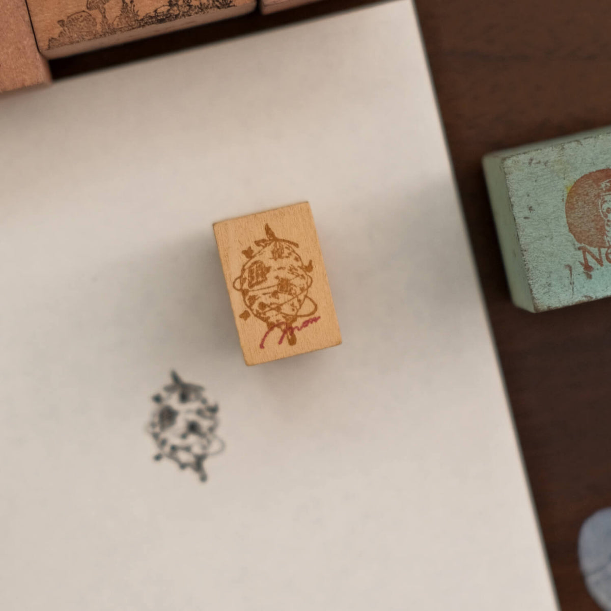 Monpoche Wood Stamp – Honeycomb