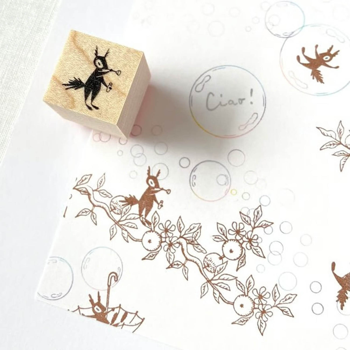 Mori Ringo Rubber Stamp – Squirrel Blowing Bubbles (Facing Right)