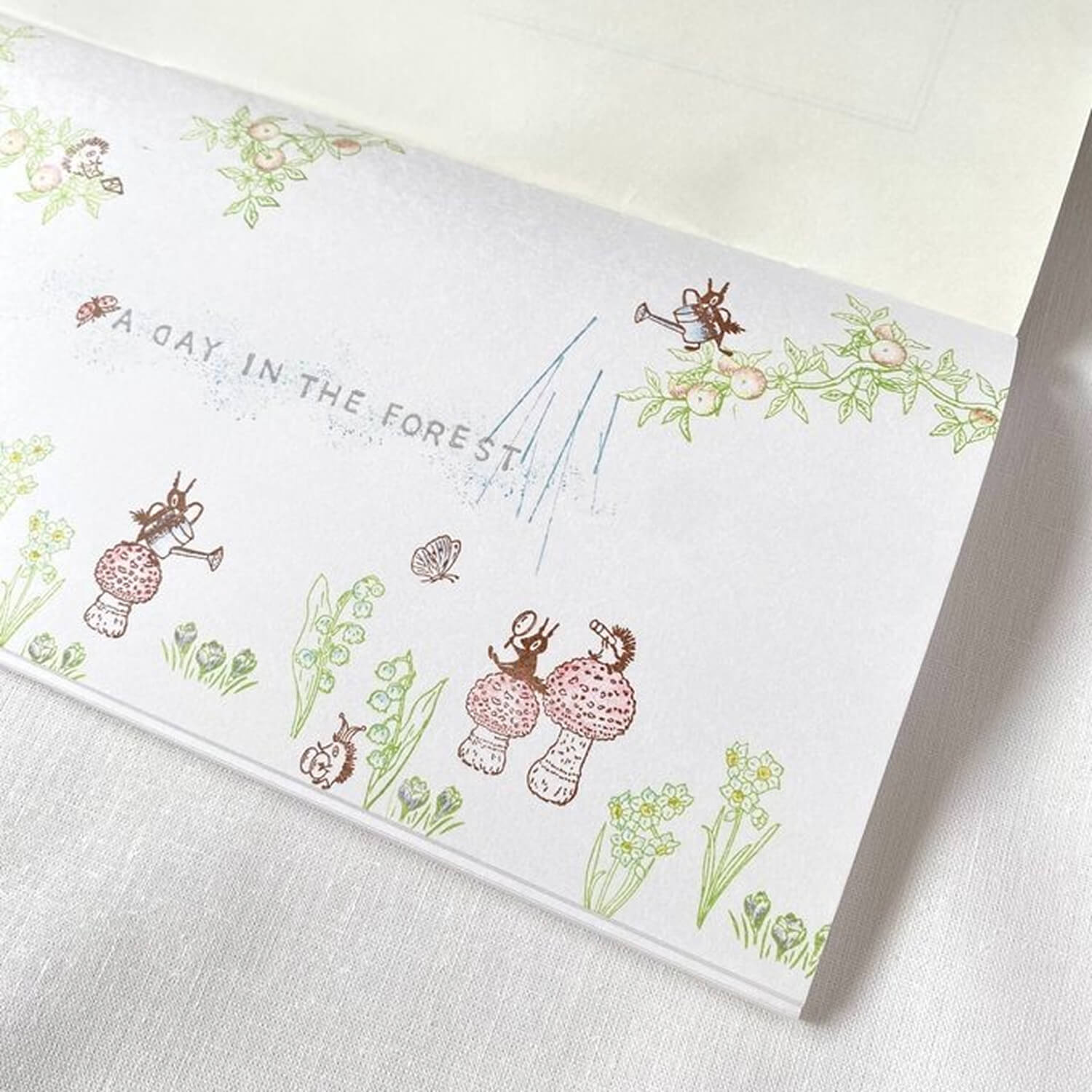 Mori Ringo Rubber Stamp – Squirrel and Harry Observing