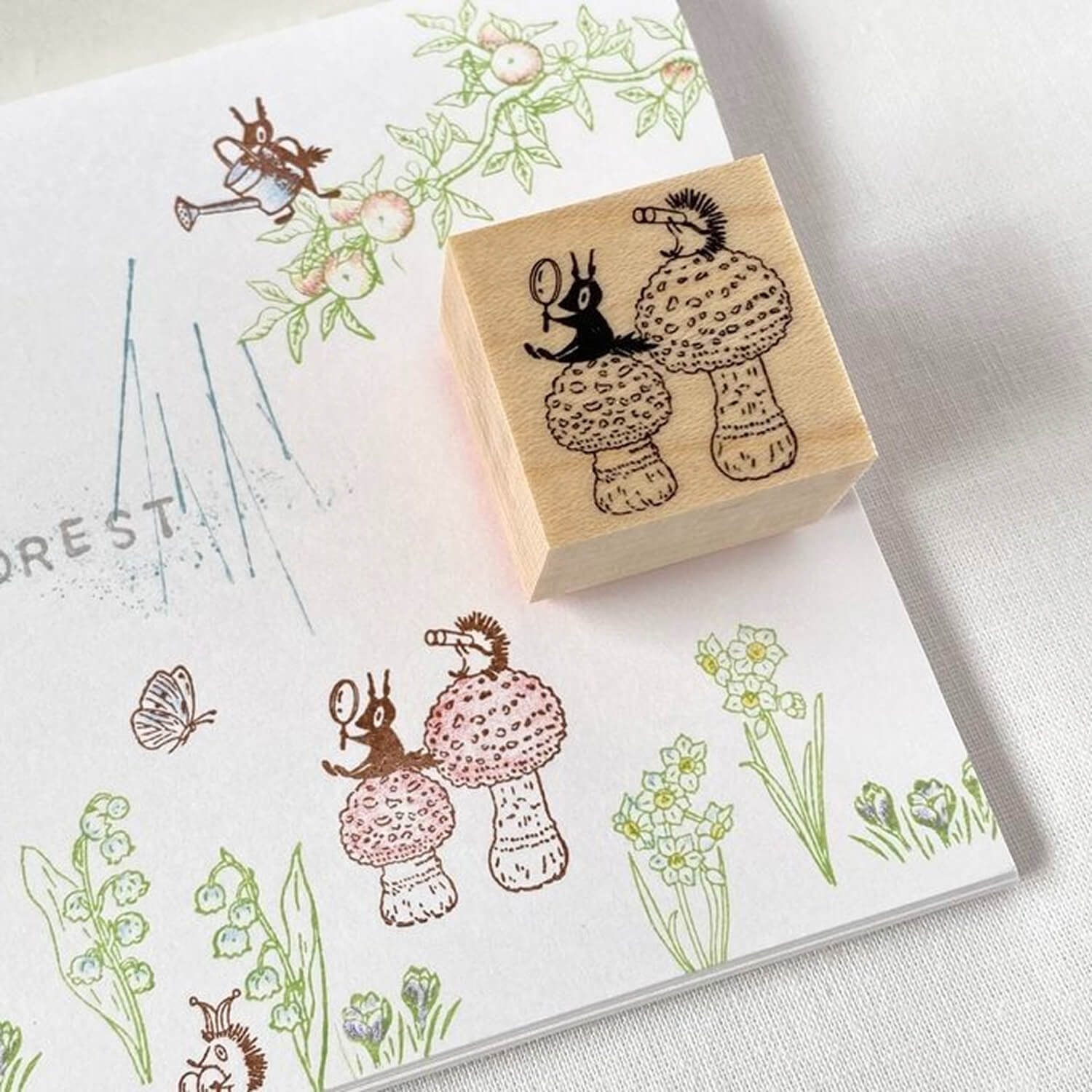 Mori Ringo Rubber Stamp – Squirrel and Harry Observing