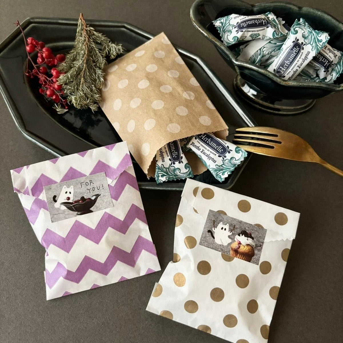 Nemunoki x mug Roll Stickers in Tin – Ghost Cats Muffin Party