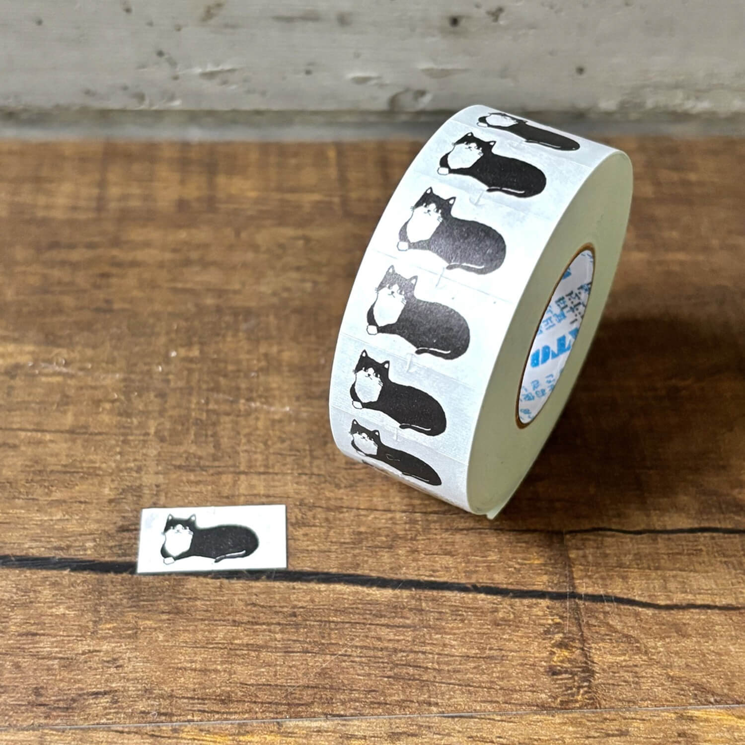 Seitousha Labeler Roll Stickers – Sock Cat