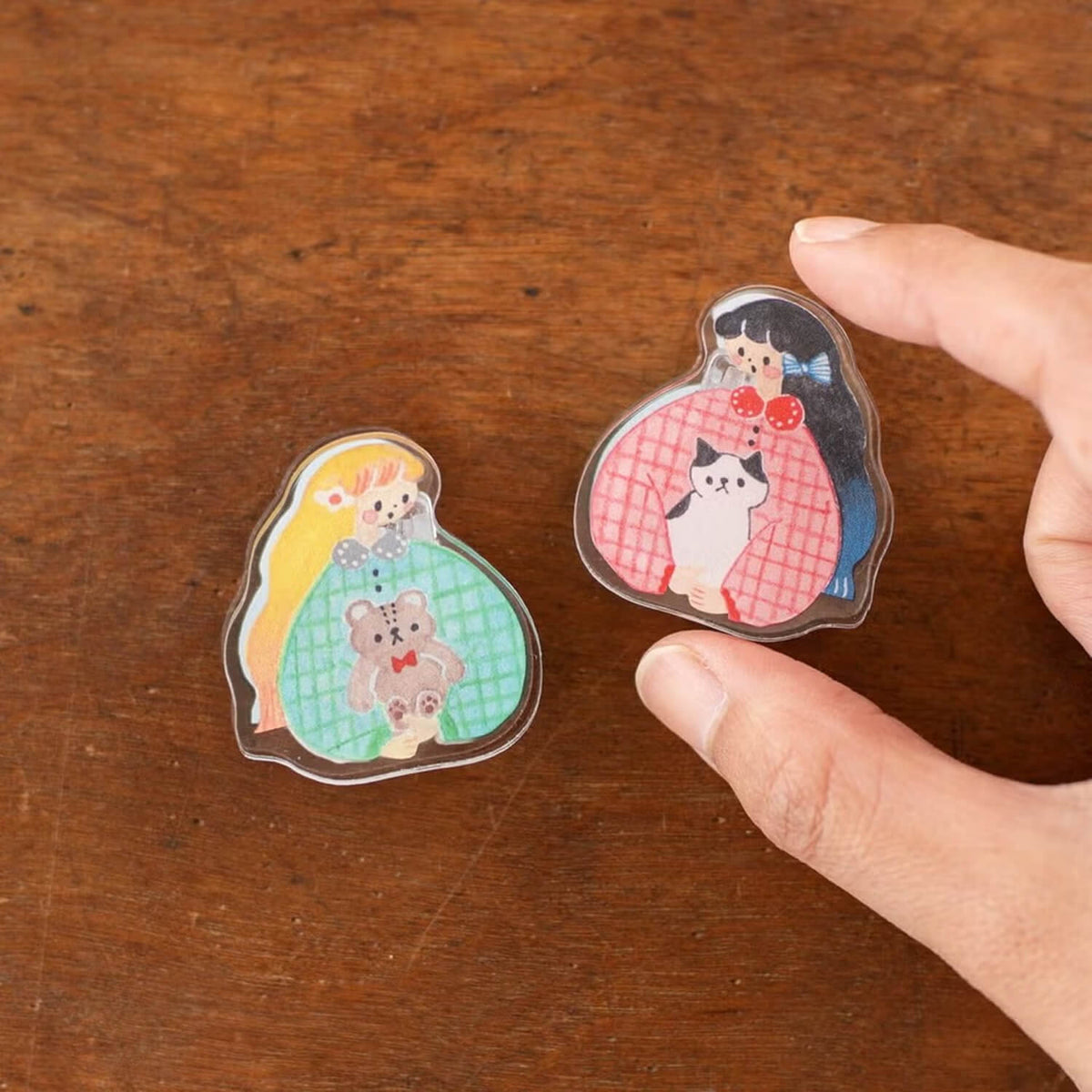 Tegamisha x cotori cotori Reversible Acrylic Clip – Cute Hug