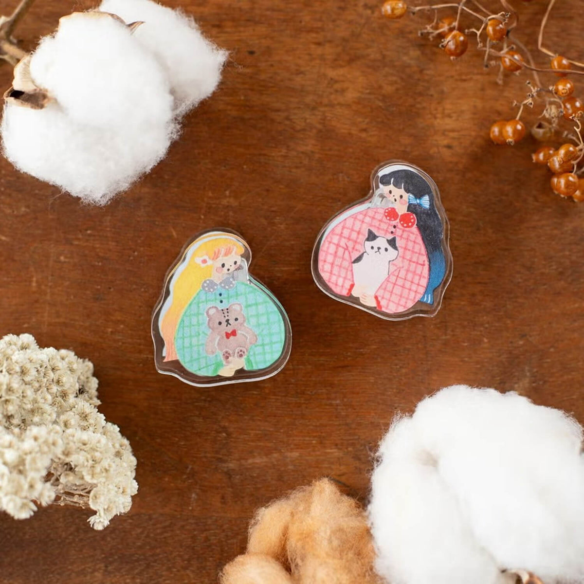 Tegamisha x cotori cotori Reversible Acrylic Clip – Cute Hug