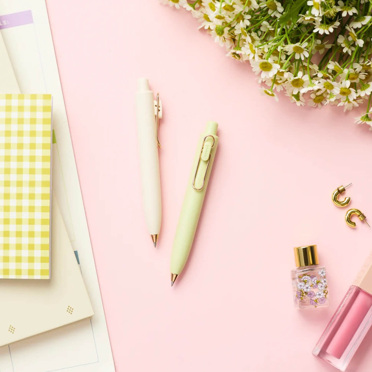 Uni-ball One P Gel Pen With Gold Clips