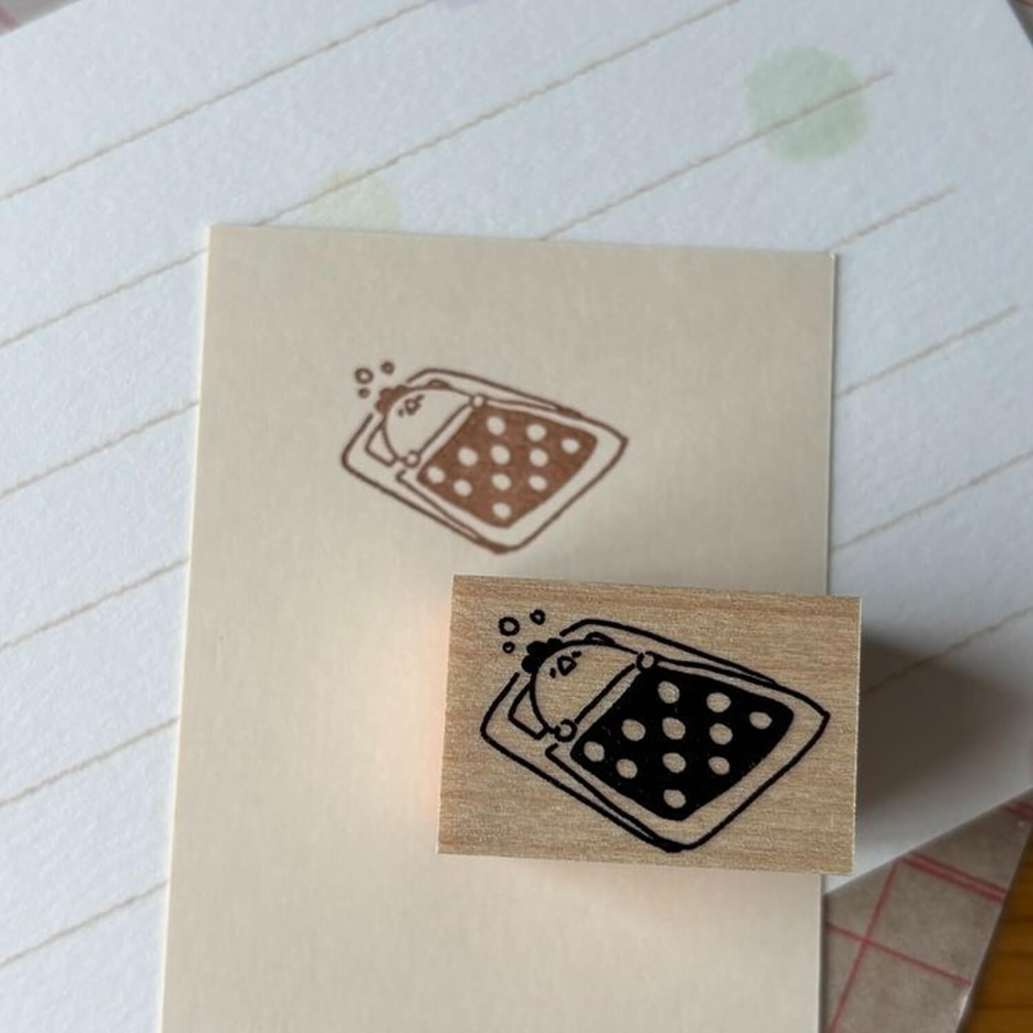 Yun Rubber Stamp – Sleeping Mother Hen
