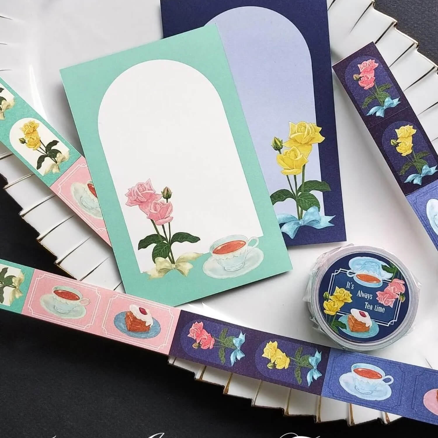 merilforel Full-Color Roll Sticker - It's always teatime